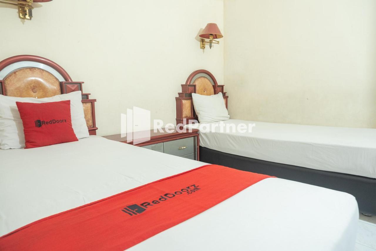 Akur Hotel Malioboro Mitra Reddoorz Yogyakarta Exterior photo