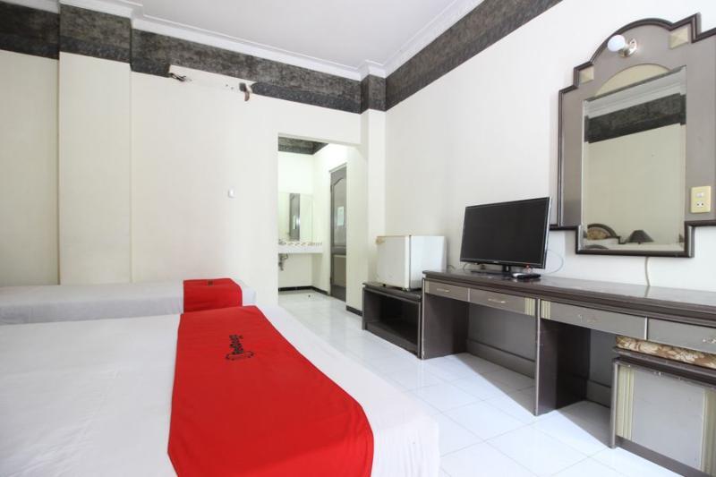 Akur Hotel Malioboro Mitra Reddoorz Yogyakarta Exterior photo